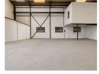 Nau industrial a Villanueva de Castellón. Se vende nave