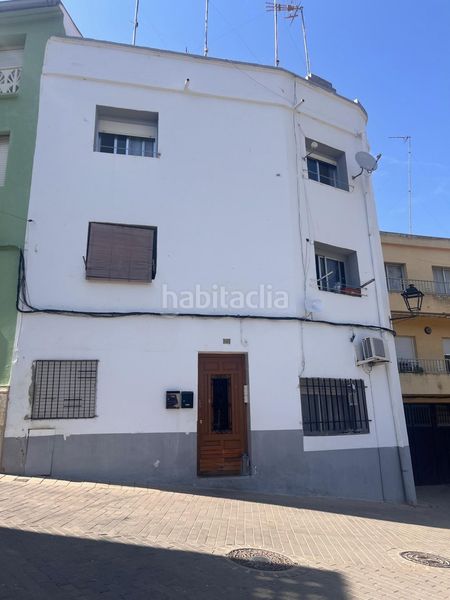 Foto ca220d67-3ffd-48b6-8aa0-99cfbd24f985. Edificio en calle san jose 21 edificio con tres pisos y ático en Quesa