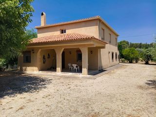 Chalet à Sant Josep-Zona Hospital. Magnifico chalet con todas las comodidades a escasos minutos del