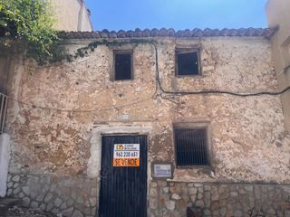 House in Navarrés. Oportunidad de casa para reformar en los calvarios de navarrés