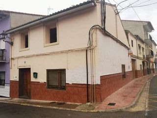 Maison en Santa lucia 7. Casa esquinera en la misma carretera principal con garaje!!!