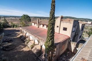 Casa a Navarrés. Suelo industrial, nave industrial y casa en navarres