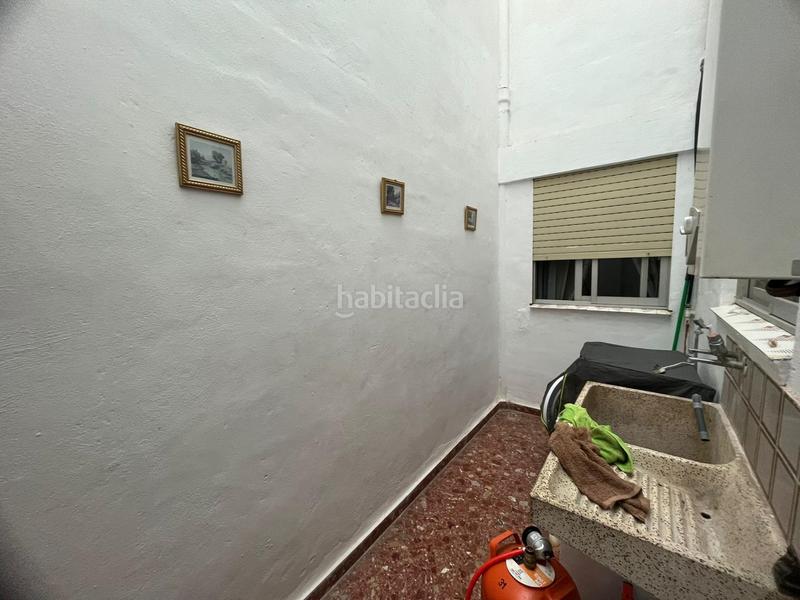 Foto 552cbd4c-13fe-46dc-a5cd-becd2f8beb93. Edifici a Canals