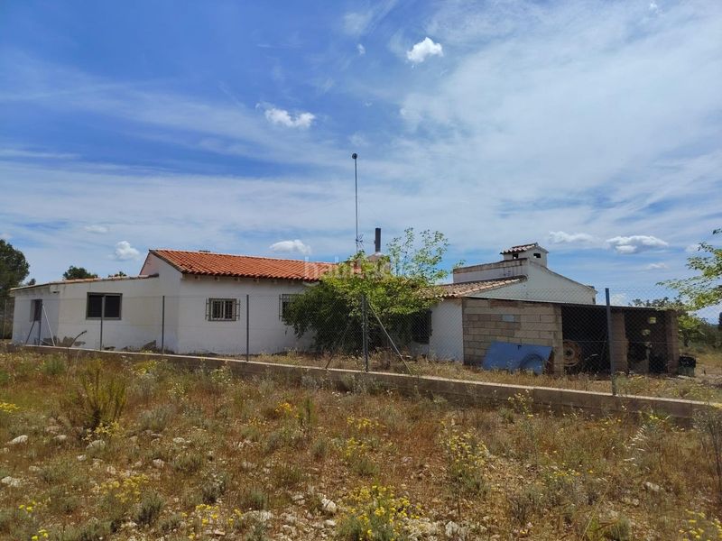 Foto 8238a6b2-ef44-4093-a0f7-b10c4e8a9471. Xalet amb aparcament piscina a Navarrés