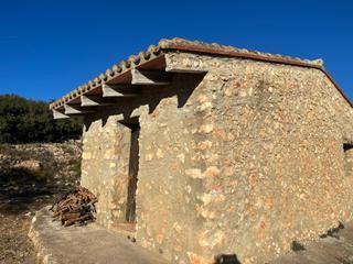 Finca rústica a Enguera. Terreno de 20000 metros con casa de aperos en enguera