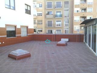 Pis en Altozano - Conde Lumiares. Vivienda con amplia terraza