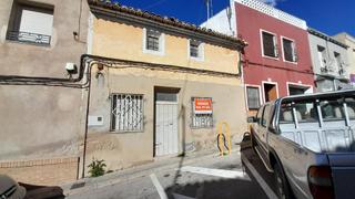 Maison à El Rabal. Casa muy soleada con fachada a dos calles