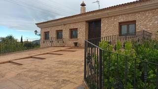 Xalet en Las Virtudes. Chalet prcticamente nuevo a  2 km de villena