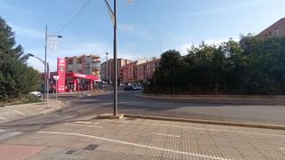 Lloguer Local Comercial a El Mercado - Plaza de Toros. Planta baja en esquina