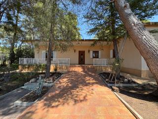 Xalet a Centro. Exclusivo chalet en urbanización loma del castillo de chiva