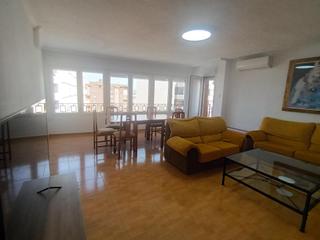 Miete Etagenwohnung  De ruperto chapí. Vive con vistas impresionantes en el corazón de la ciudad!