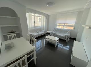 Miete Etagenwohnung in El Carril - Paseo de Chapi. Alquila amplitud, luz natural y cercanía al centro de villena
