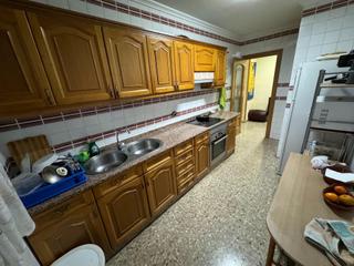 Appartement à El Carril - Paseo de Chapi. Amplio piso en planta baja frente a la estación