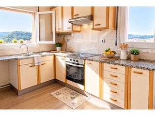 Flat in Sant Vicenç de Castellet. Piso en venta con vistas a montserrat