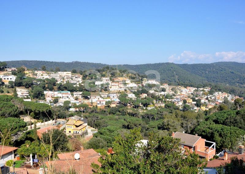 Foto 2181171d-1057-4e1a-8296-503ec8615768. Terreno residencial en calle mercè rodoreda i gurgui 94 excelente parcela con vistas panorámicas en les ginesteres en Argentona