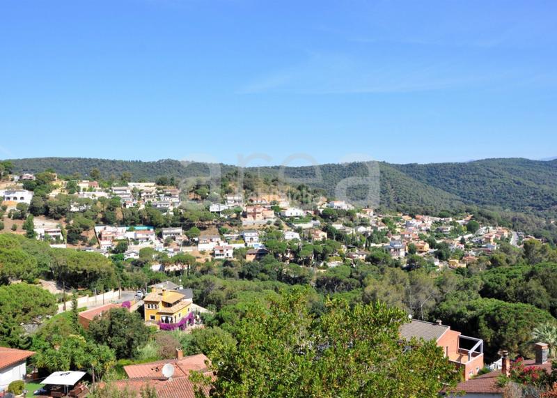 Foto a1acc2c6-f70c-48f3-a149-df2858fd178d. Terreno residencial en calle mercè rodoreda i gurgui 94 excelente parcela con vistas panorámicas en les ginesteres en Argentona