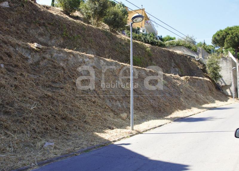 Foto a5dd9abb-69c8-4e94-b672-4522f8334b04. Terreno residencial en calle mercè rodoreda i gurgui 94 excelente parcela con vistas panorámicas en les ginesteres en Argentona