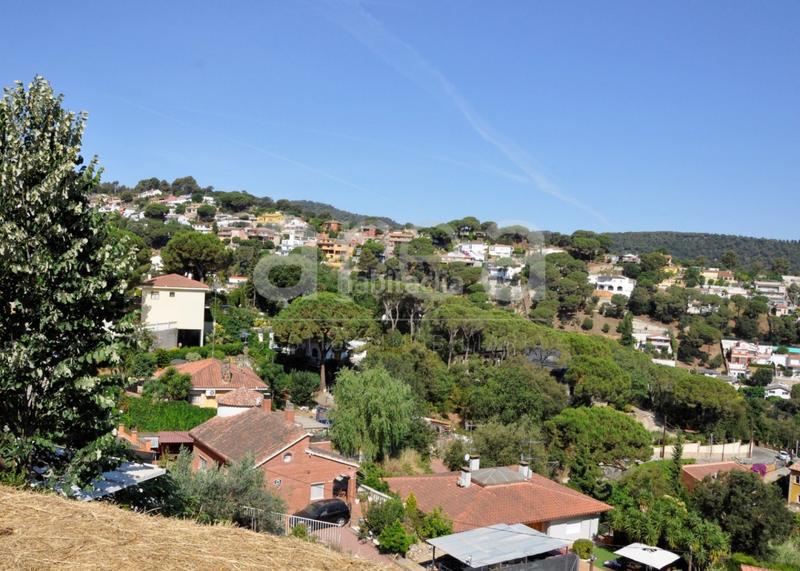 Foto e1683245-313b-495a-aeb8-29187823ef31. Terreno residencial en calle mercè rodoreda i gurgui 94 excelente parcela con vistas panorámicas en les ginesteres en Argentona