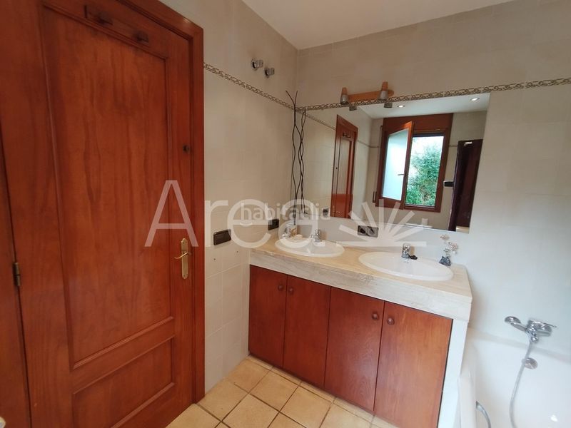 Foto 018b4b5e-be20-4470-a4ab-02d40a0cb2c8. Xalet amb aparcament piscina a Planoles