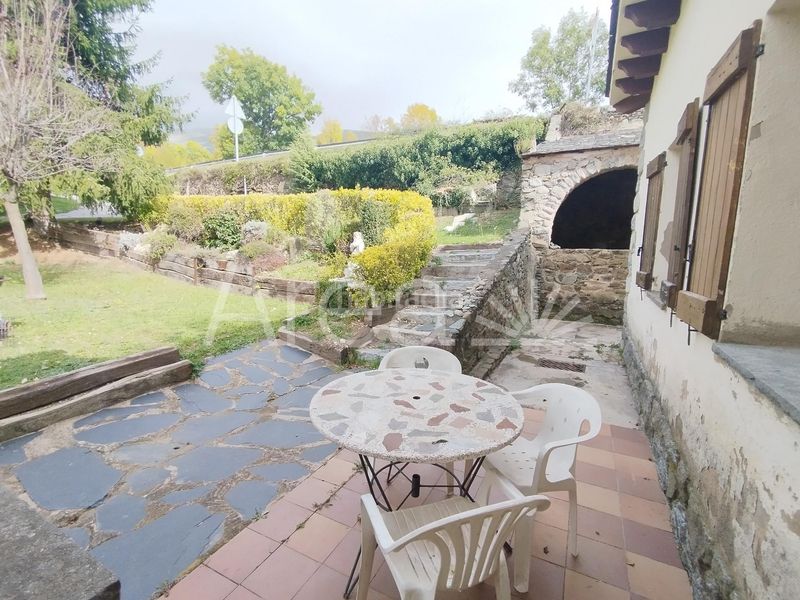 Foto 4b3eda6a-ce29-4700-bac7-b9f9f838f7d6. Xalet amb aparcament piscina a Planoles