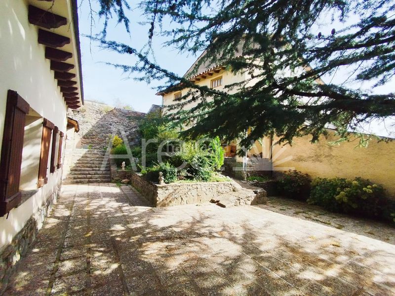 Foto 4e57e6bf-e2f3-46c9-aa46-2ce5ff53fd68. Xalet amb aparcament piscina a Planoles