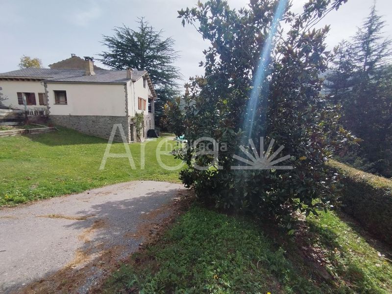 Foto 60124c2e-fb9f-45bb-adb0-5f4d217cad7e. Xalet amb aparcament piscina a Planoles
