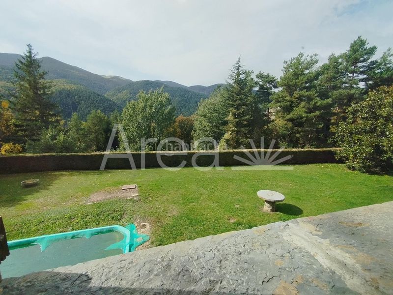 Foto 62e76484-ff46-456d-9083-b227b4da7795. Xalet amb aparcament piscina a Planoles