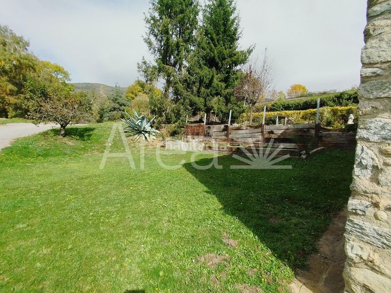 Foto a0bece5c-c921-4f9e-b8e9-91e2f9ee285e. Xalet amb aparcament piscina a Planoles