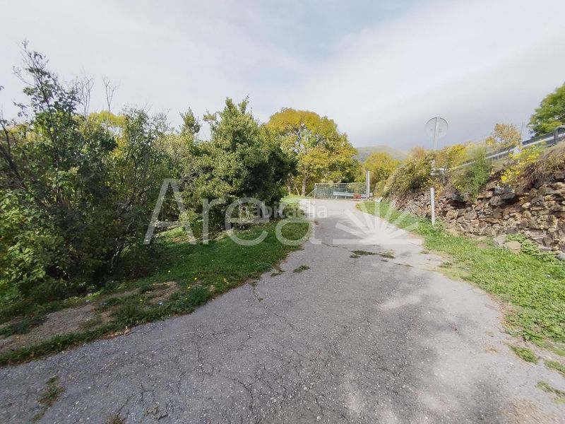 Foto aeb6d1f7-29fd-4ca7-ab4d-dad8e47371c7. Xalet amb aparcament piscina a Planoles
