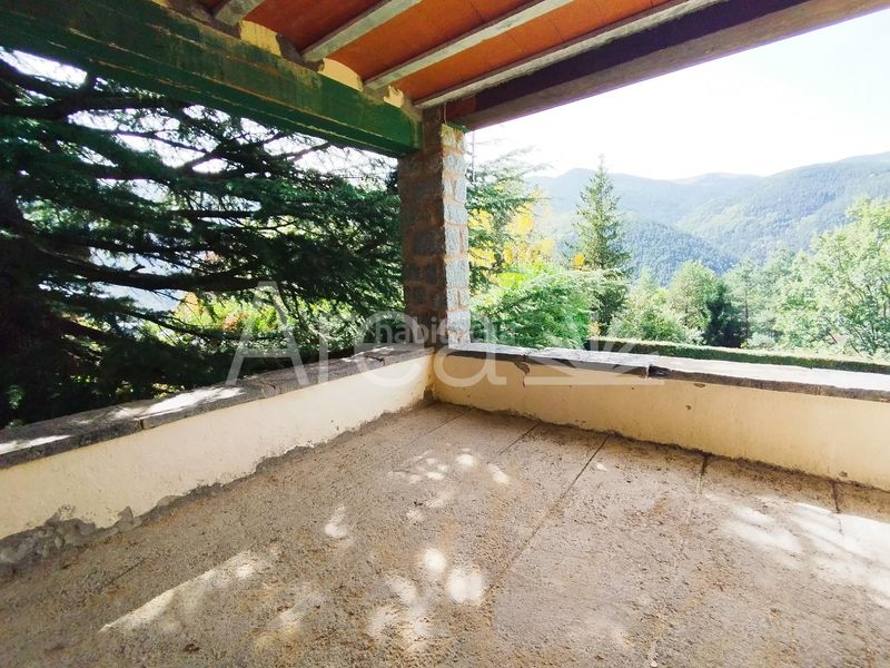 Foto c98d9f0a-1faf-4e87-9373-562e4814139a. Xalet amb aparcament piscina a Planoles
