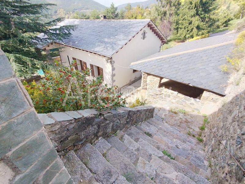 Foto d8989bf2-90e6-4f33-8726-76275bc89ff7. Xalet amb aparcament piscina a Planoles