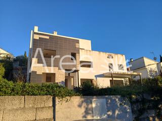 Chalet  Avenida avinguda del mediterrani. Chalet en arenys de mar obra parada