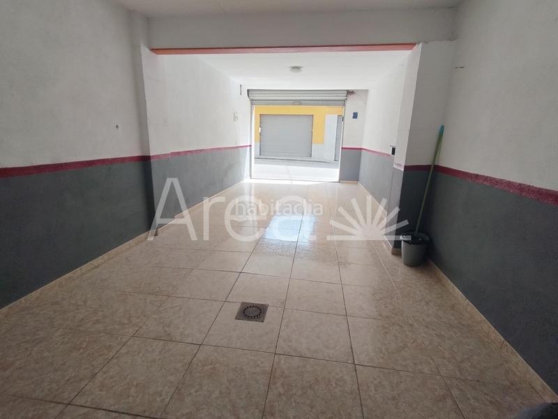 Foto b0467a27-b5a0-447a-b1b8-b3963e1bfb80. Aparcament cotxe a Ripoll