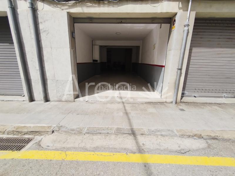 Foto d64dccff-d273-4553-badb-8833bf8786f2. Aparcament cotxe a Ripoll