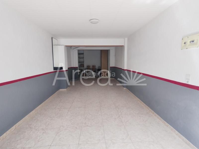 Foto eda8eb66-b00e-4a54-89c9-dac07f96b9b6. Aparcament cotxe a Ripoll