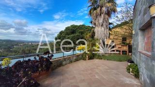 Xalet  Serrallarga. Chalet en blanes