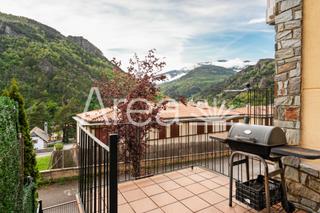 Pis  Urbanizacion residencial st miquel. Exclusiva planta baja con jardín y garaje  privado, y vistas esp