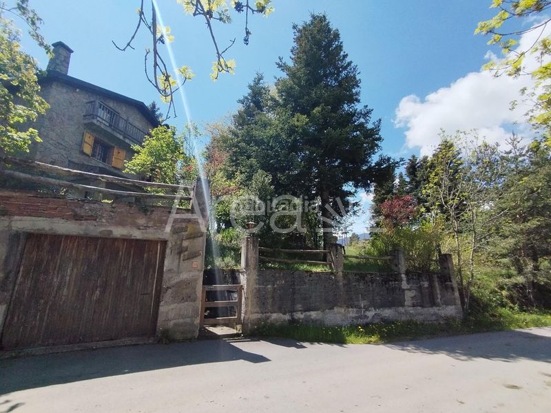 Foto 4ae7f4ba-57a6-4c24-91d9-bc31380e87b6. Xalet amb aparcament a Campelles