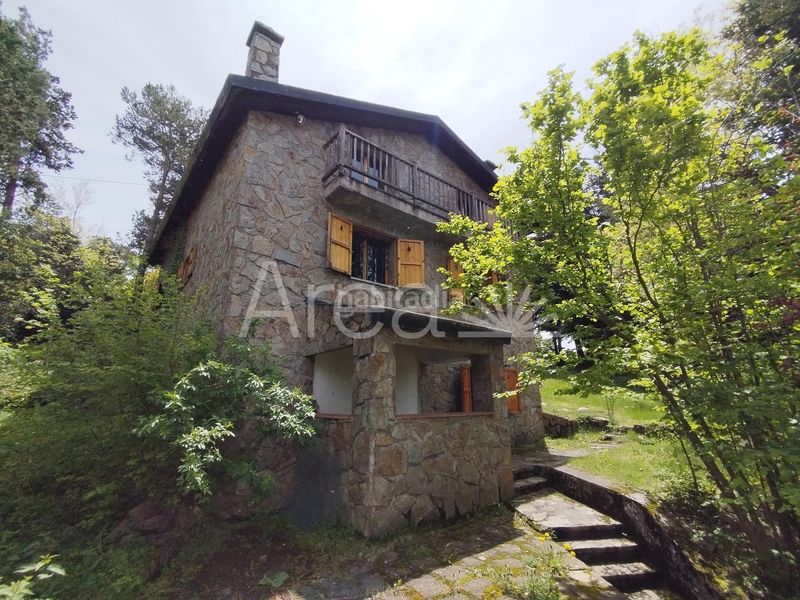 Foto f37894cd-48c8-4f48-9d7c-4aefa733db46. Xalet amb aparcament a Campelles