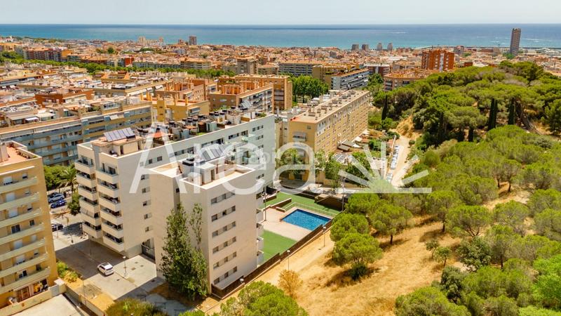 Foto 352816df-ecbc-4eda-ae94-2117656ad4ee. Appartamento con parcheggio piscina in Via Europa - Parc Central Mataró