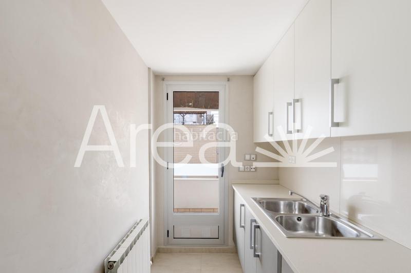 Foto b8c74e9e-d273-4d28-83eb-22f5b5ff889a. Appartamento con parcheggio piscina in Via Europa - Parc Central Mataró