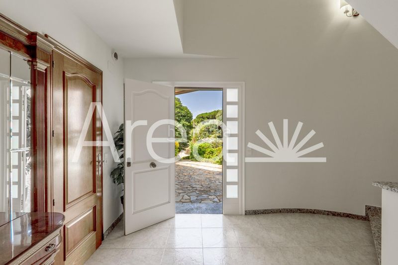 Foto c69c4cb6-e0e0-4dc0-8985-a5a1a1f013e3. Xalet amb aparcament piscina a Urbanitzacions Mataró