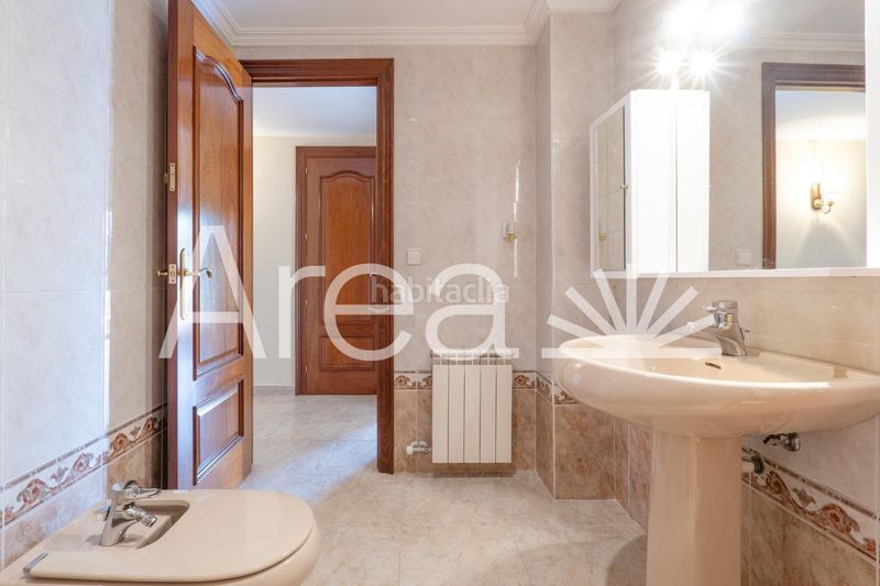 Foto f9ed3d40-a579-403c-b15e-224338e3d9d4. Xalet amb aparcament piscina a Urbanitzacions Mataró