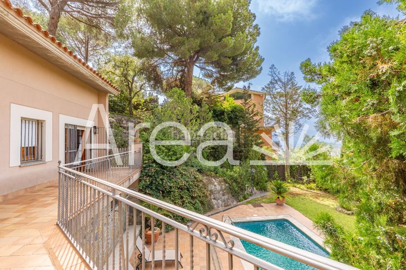 Foto fa773931-3085-4254-b54c-1dc1f944396d. Xalet amb aparcament piscina a Urbanitzacions Mataró