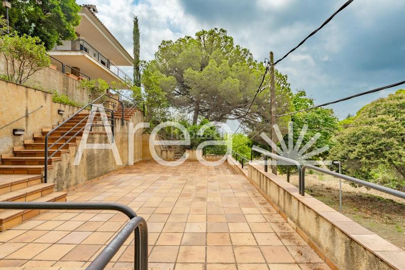 Foto 00553aec-5524-4d25-84fd-02989cc8095e. Chalet  con increibles vistas en urbanización can bruguera en Mataró