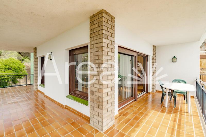 Foto fa36cc10-836f-46aa-930f-68f5b062ceab. Chalet  con increibles vistas en urbanización can bruguera en Mataró