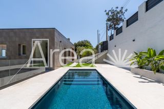 Xalet a Sant Cebrià de Vallalta. Exclusivo chatet con piscina y vistas al mar en vistamar
