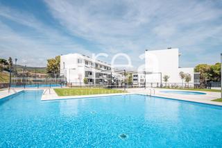 Rent Flat in Pasaje dels xiprers 2. Piso seminuevo de 3 dormitorios con zona comunitaria