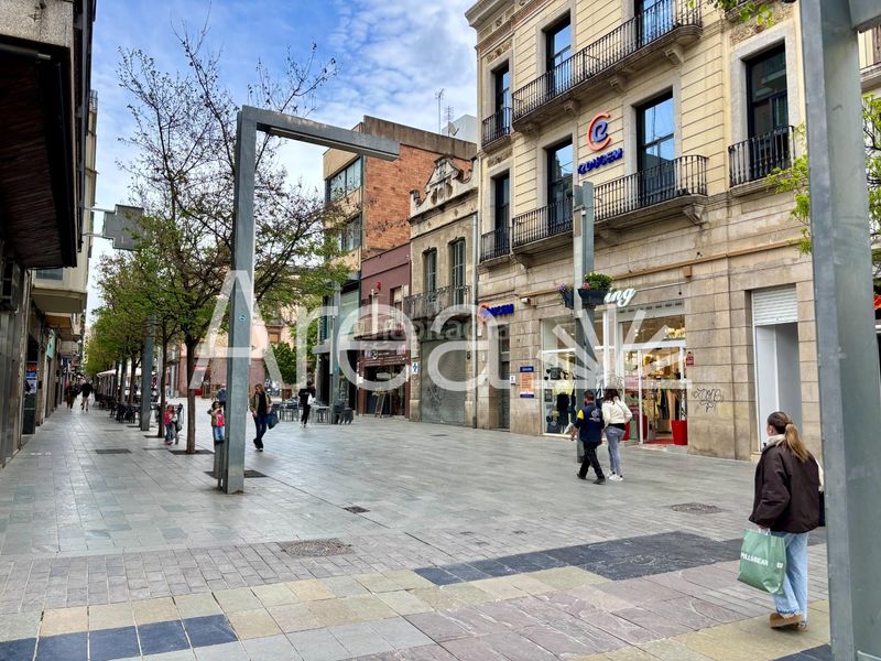 Foto a050a44f-2cc0-4fc1-880c-eb357dd985ab. Pis a Centre Granollers