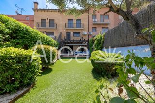 Casa a schiera  Calle joan fuster. Espléndida casa adosada frente a parque en camí de la serra mata